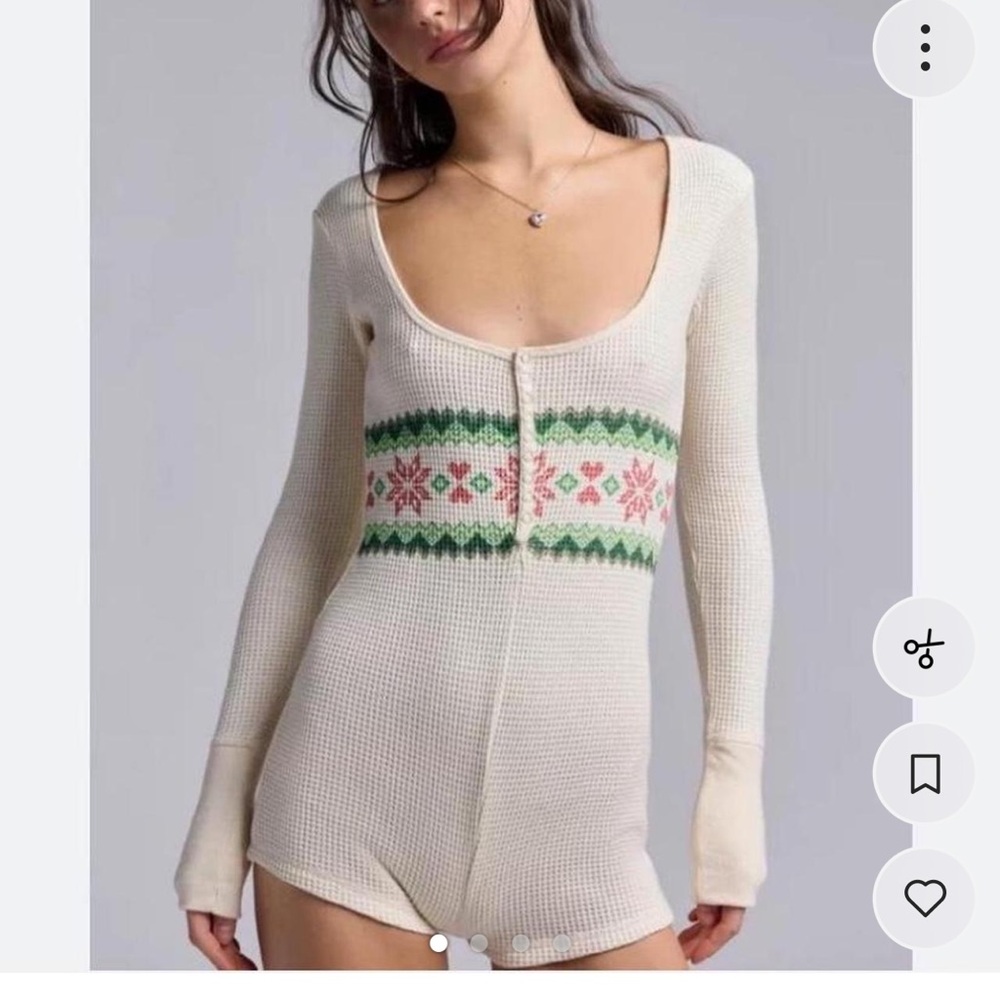Urban Outfitters Cream sleep romper with Festive Pattern - Picture 3 of 3
